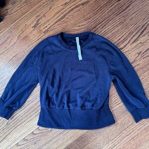 Lululemon Cropped Sweatshirt 3/4 Sleeves Size 8